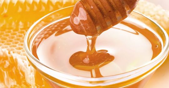 Dall’alveare al nostro beauty: i benefici del miele sulla pelle