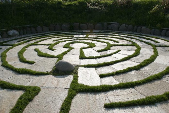 Natura, meditazione e arte: un viaggio magico nel Giardino di Kränzelhof - Ragazzamoderna.it